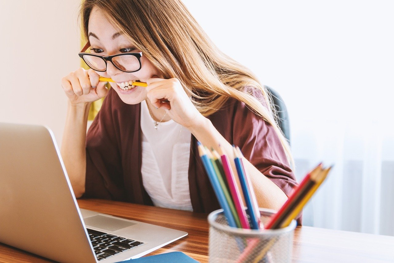 L’école à domicile grâce aux nouvelles technologies. 